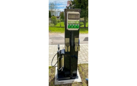 Stacja ładowania i naprawy rowerów SŁNR-1.1.07, 4 gniazda Schuko 250V, stal ocynkowana galwanicznie malowana proszkowo RAL
